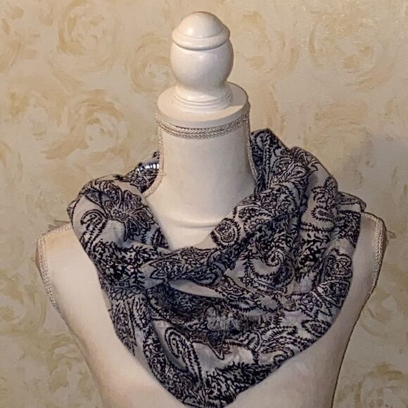 Paisley Merona 🧣 Oblong Scarf! - Picture 3 of 6